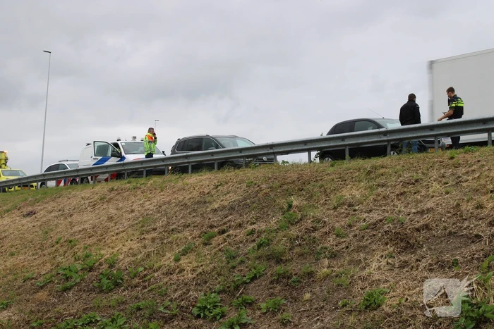 Auto's botsen op snelweg