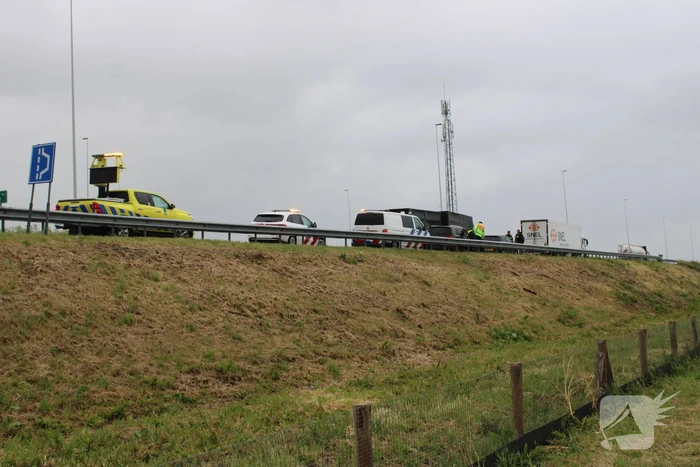 Auto's botsen op snelweg
