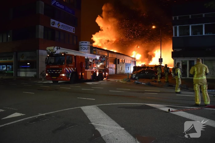 Zeer grote brand in meerdere panden