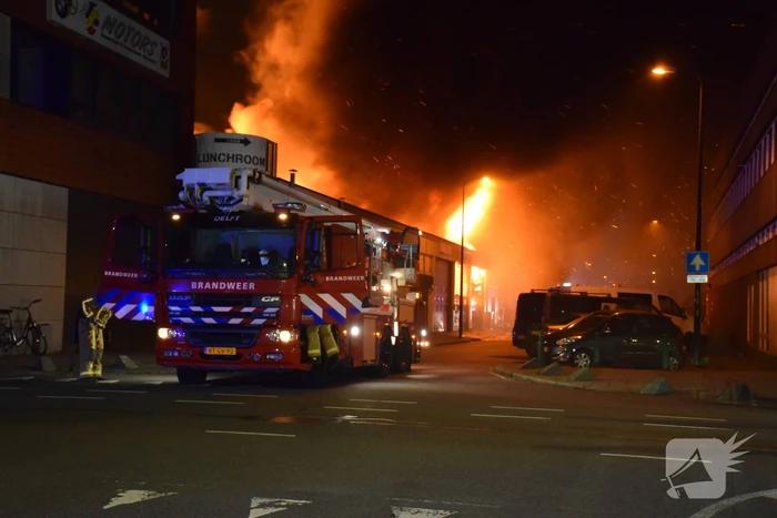 Zeer grote brand in meerdere panden