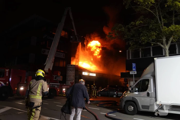 Zeer grote brand in meerdere panden
