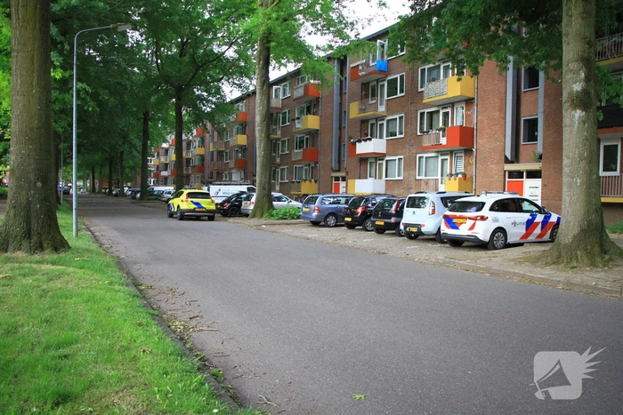 Overleden persoon uit de woning gehaald
