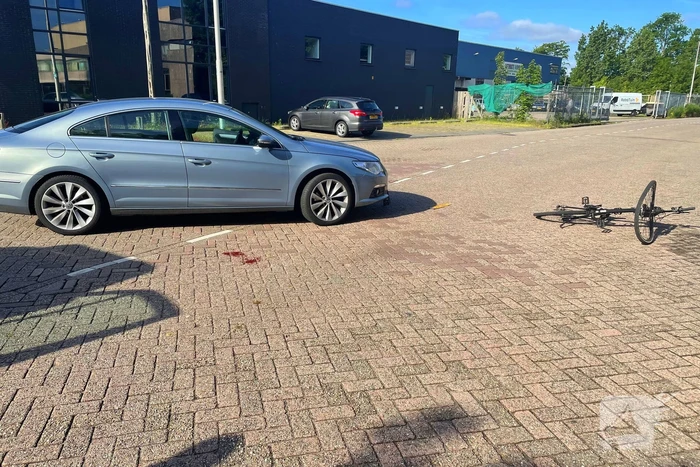 Fietser gewond bij aanrijding met afslaande auto