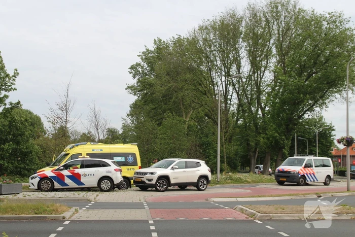 Scooterrijder gewond bij aanrijding op rotonde