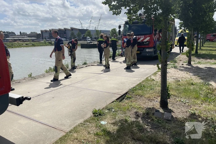 Persoon gewond na te water raken