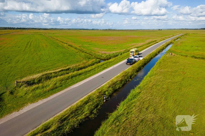 Beschonken brommerrijder belandt in sloot