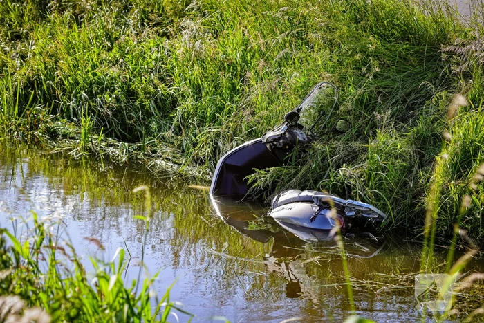 Beschonken brommerrijder belandt in sloot