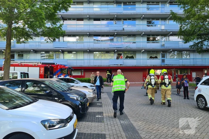 Brandweer doet onderzoek naar vreemde lucht in kelderbox