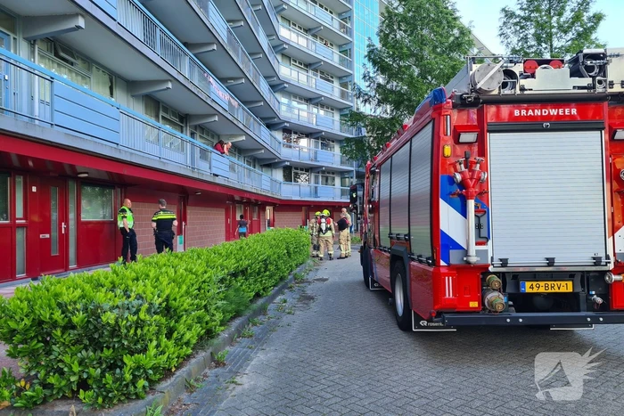 Brandweer doet onderzoek naar vreemde lucht in kelderbox