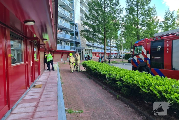 Brandweer doet onderzoek naar vreemde lucht in kelderbox
