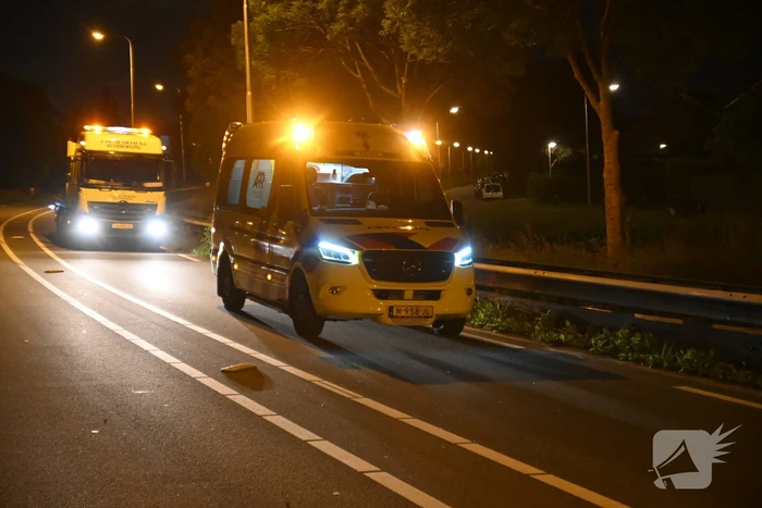 Man klapt op boom en raakt gewond