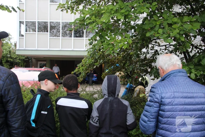 Veel rook bij voertuigbrand op parkeerplaats
