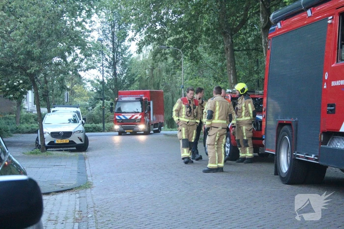 Vrouw met verward gedrag dreigt van dak te springen