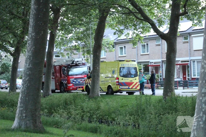 Vrouw met verward gedrag dreigt van dak te springen