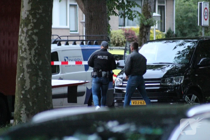 Vrouw met verward gedrag dreigt van dak te springen