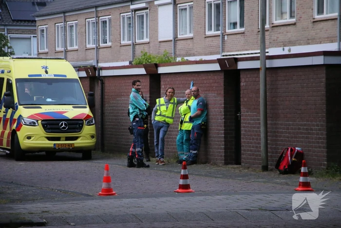 Vrouw met verward gedrag dreigt van dak te springen