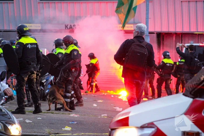 Rellen breken uit na verlies voetbalwedstrijd