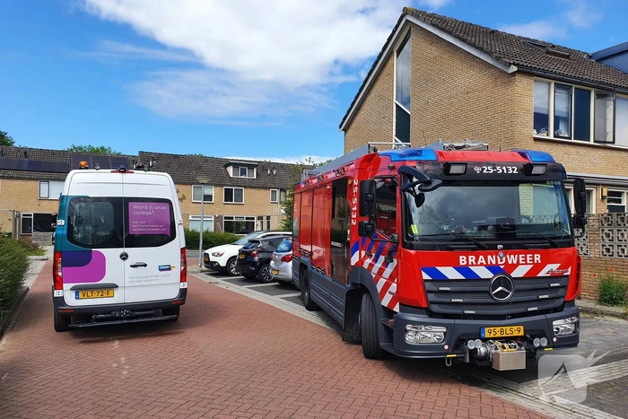 Schuttingpaal zorgt voor gaslekkage in voortuin