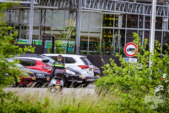 Jongedame op brommer aangereden op fietspad