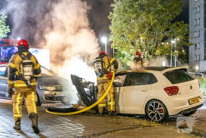 Auto brandt volledig uit na brandstichting