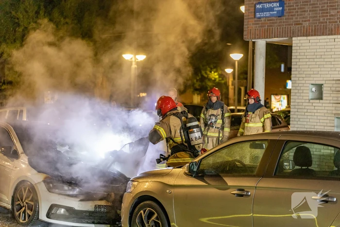 Auto brandt volledig uit na brandstichting
