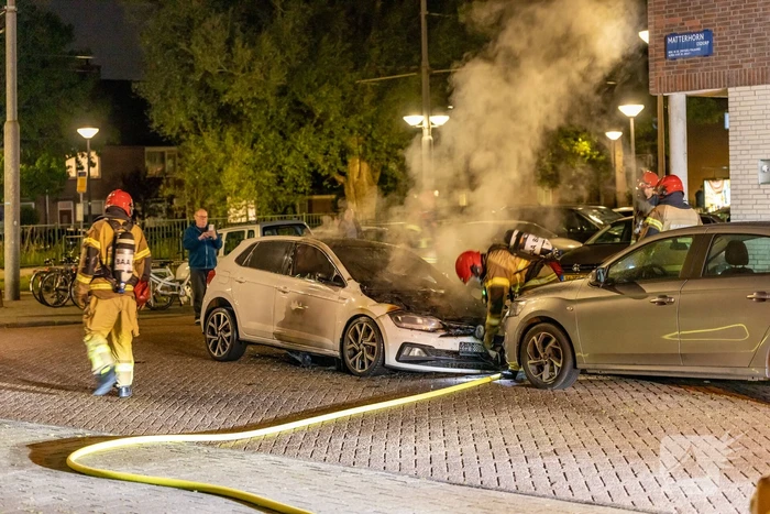 Auto brandt volledig uit na brandstichting
