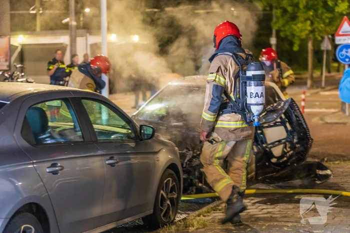Auto brandt volledig uit na brandstichting