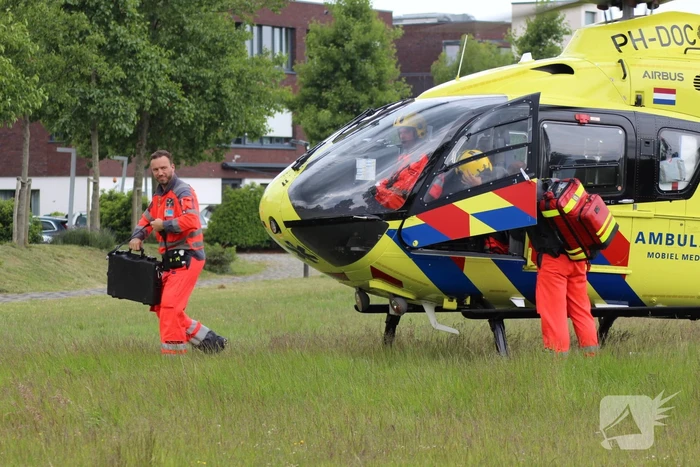Traumahelikopter met trauma arts landt voor incident bij Brugzicht