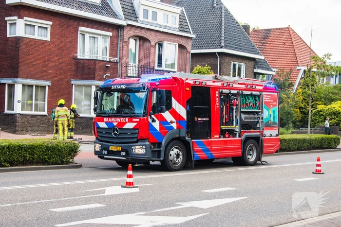 Bestelbus vat vlam tijdens het rijden