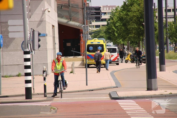 Traumahelikopter landt bij Erasmusbrug