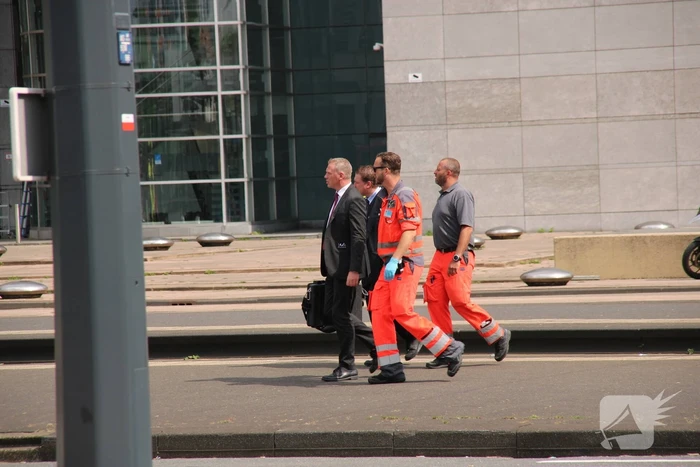 Traumahelikopter landt bij Erasmusbrug