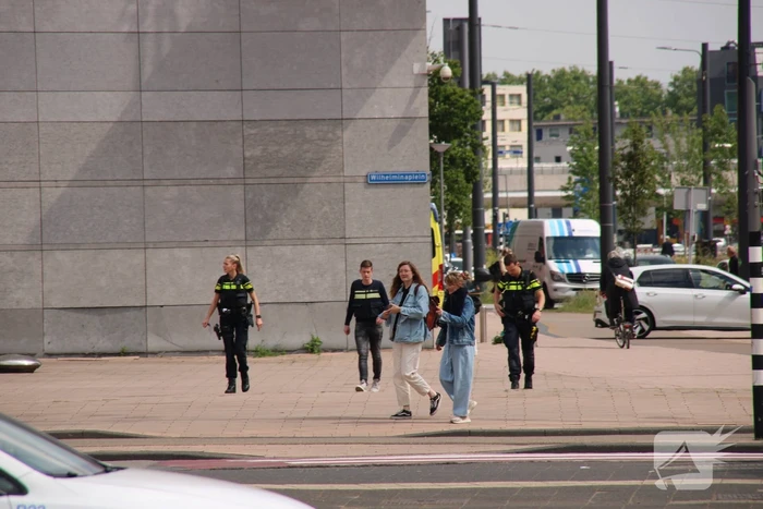 Traumahelikopter landt bij Erasmusbrug