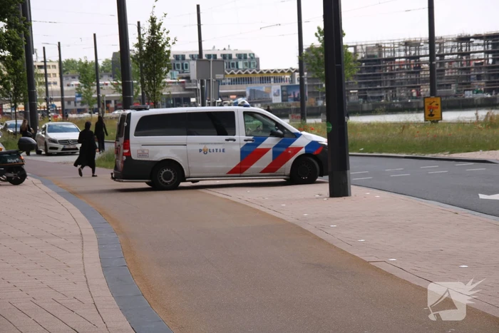 Traumahelikopter landt bij Erasmusbrug