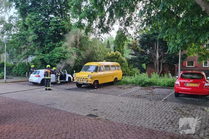 Geparkeerde auto in brand