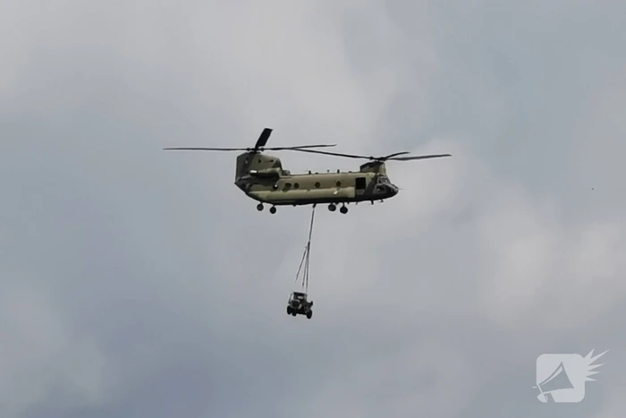 Helikopters van Defensie oefenen 'slingery'