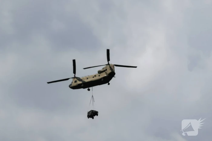 Helikopters van Defensie oefenen 'slingery'