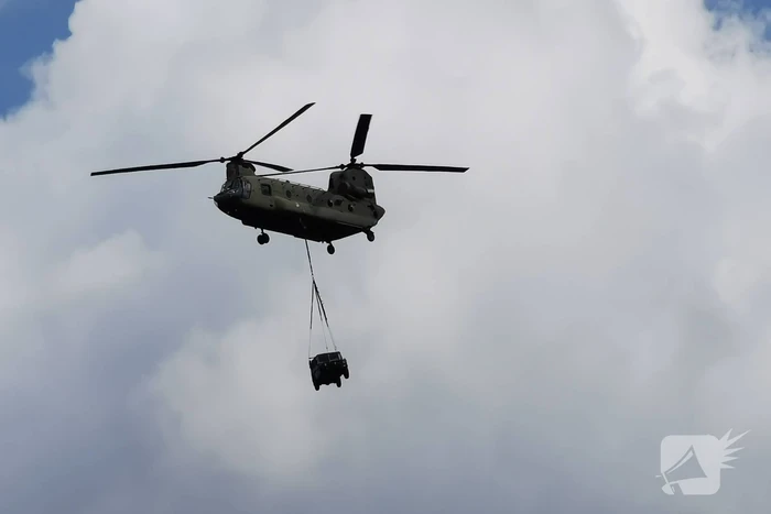 Helikopters van Defensie oefenen 'slingery'