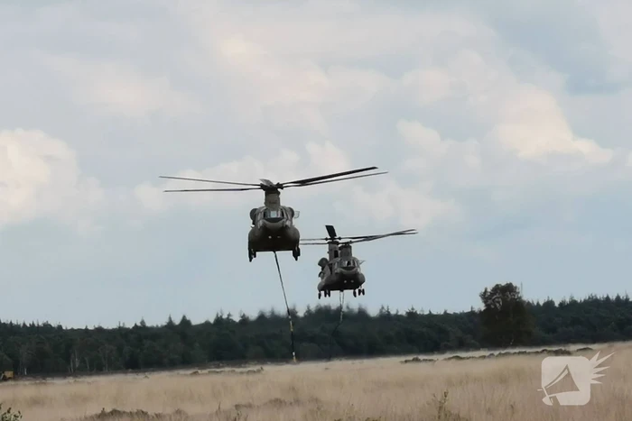 Helikopters van Defensie oefenen 'slingery'