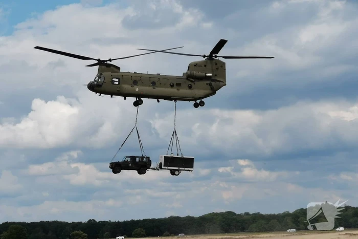 Helikopters van Defensie oefenen 'slingery'