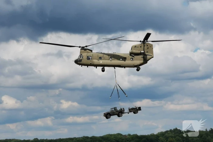 Helikopters van Defensie oefenen 'slingery'