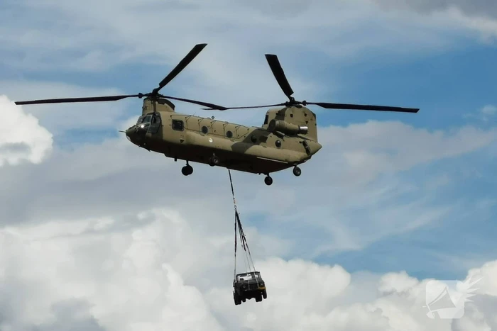 Helikopters van Defensie oefenen 'slingery'