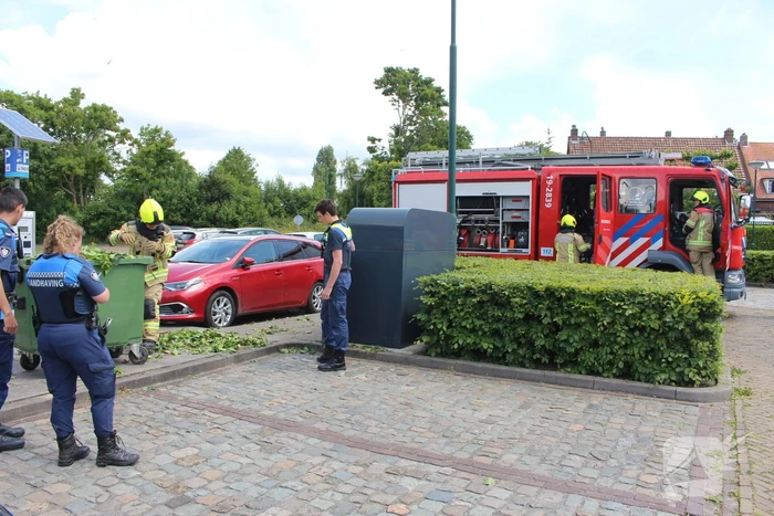 Onkruidbrander van hoveniers veroorzaakt containerbrand