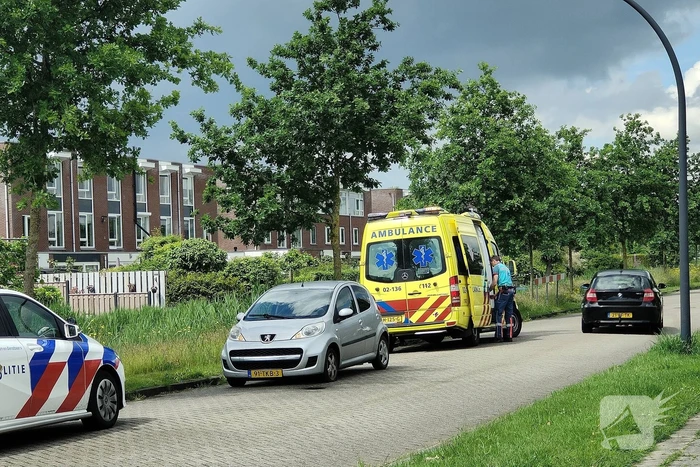 Automobilist rijdt band lek bij eenzijdig ongeval