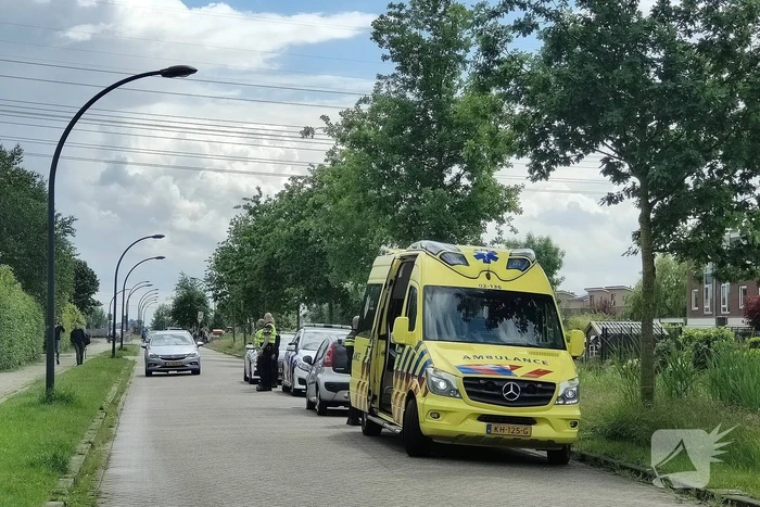 Automobilist rijdt band lek bij eenzijdig ongeval