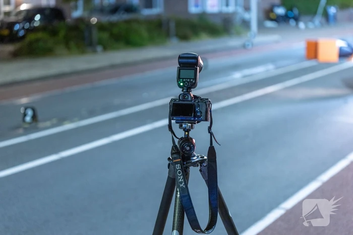 Scooterbezorger en motorrijder gewond na frontale botsing
