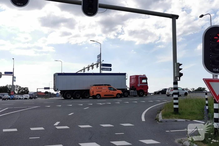 Files door vrachtwagen met pech