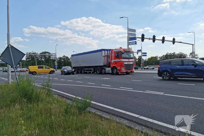Files door vrachtwagen met pech