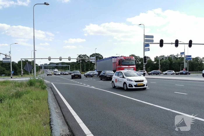 Files door vrachtwagen met pech