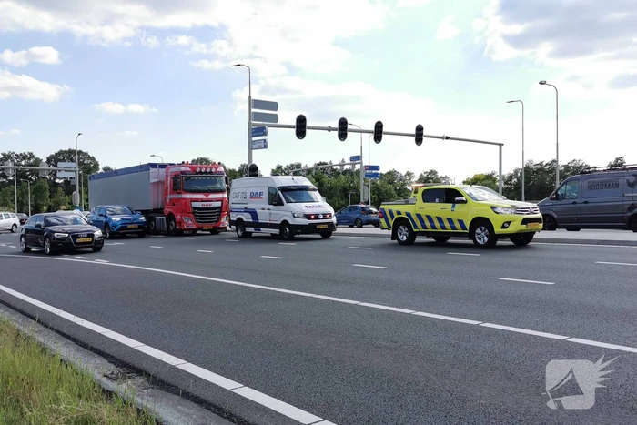 Files door vrachtwagen met pech