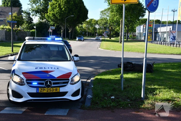 Scooterrijder gewond bij aanrijding met auto